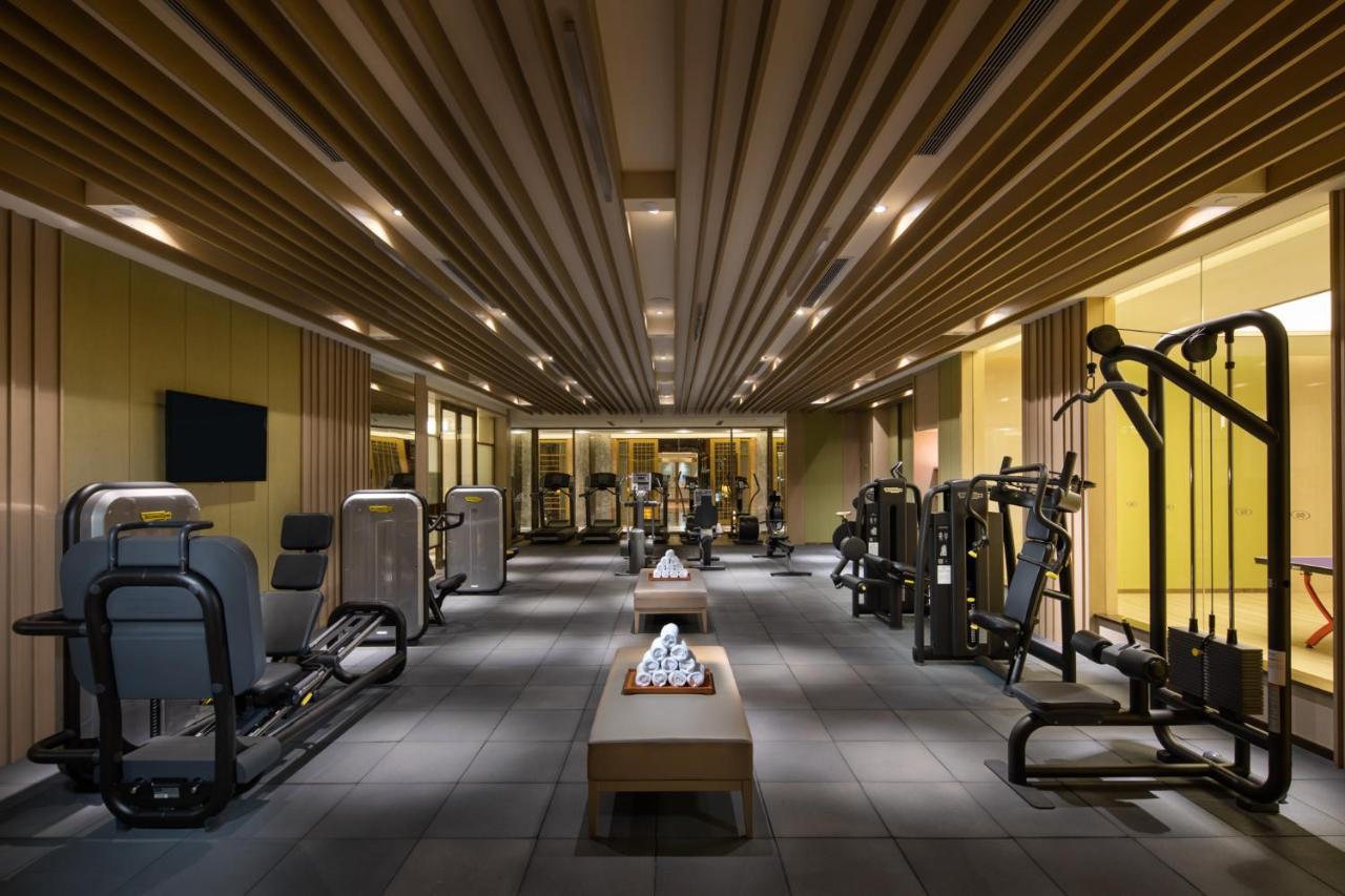 Crowne Plaza Shanghai Nanjing Road By Ihg Exterior foto The gym at The Landmark