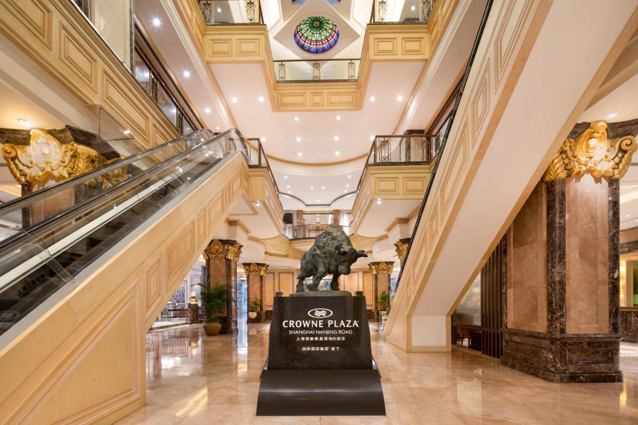 Crowne Plaza Shanghai Nanjing Road By Ihg Exterior foto The Crown Plaza Hotel