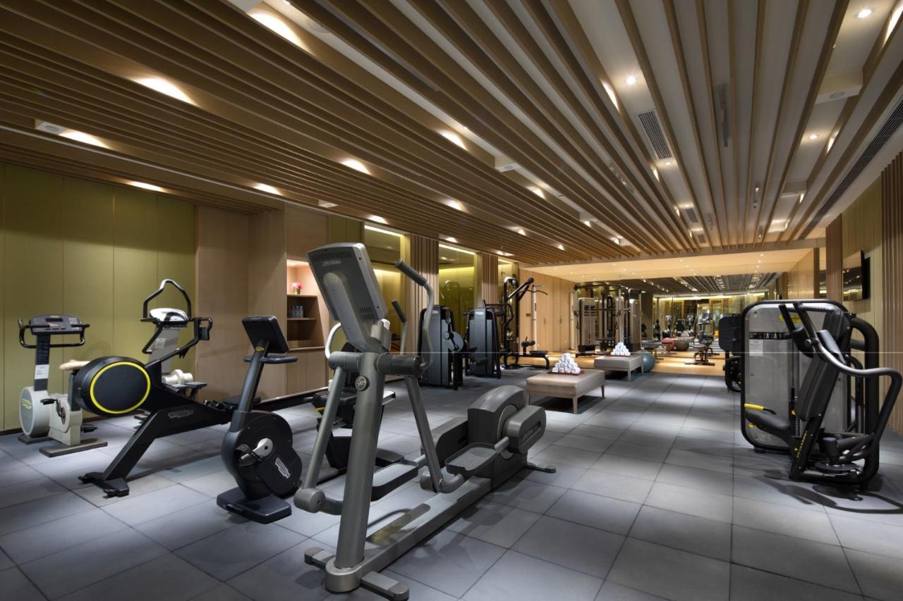 Crowne Plaza Shanghai Nanjing Road By Ihg Exterior foto The gym at The Landmark