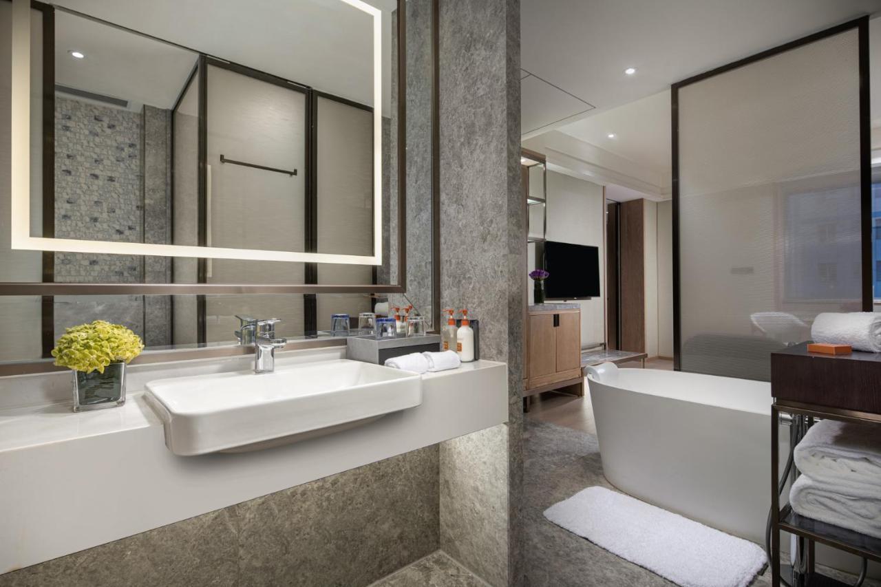 Crowne Plaza Shanghai Nanjing Road By Ihg Exterior foto Bathroom