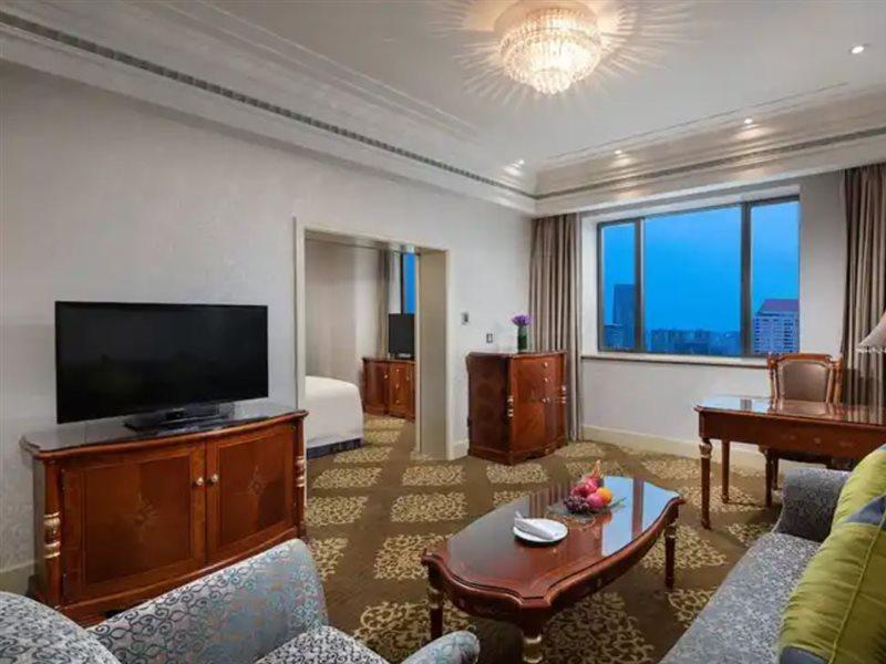 Crowne Plaza Shanghai Nanjing Road By Ihg Exterior foto A suite at the hotel