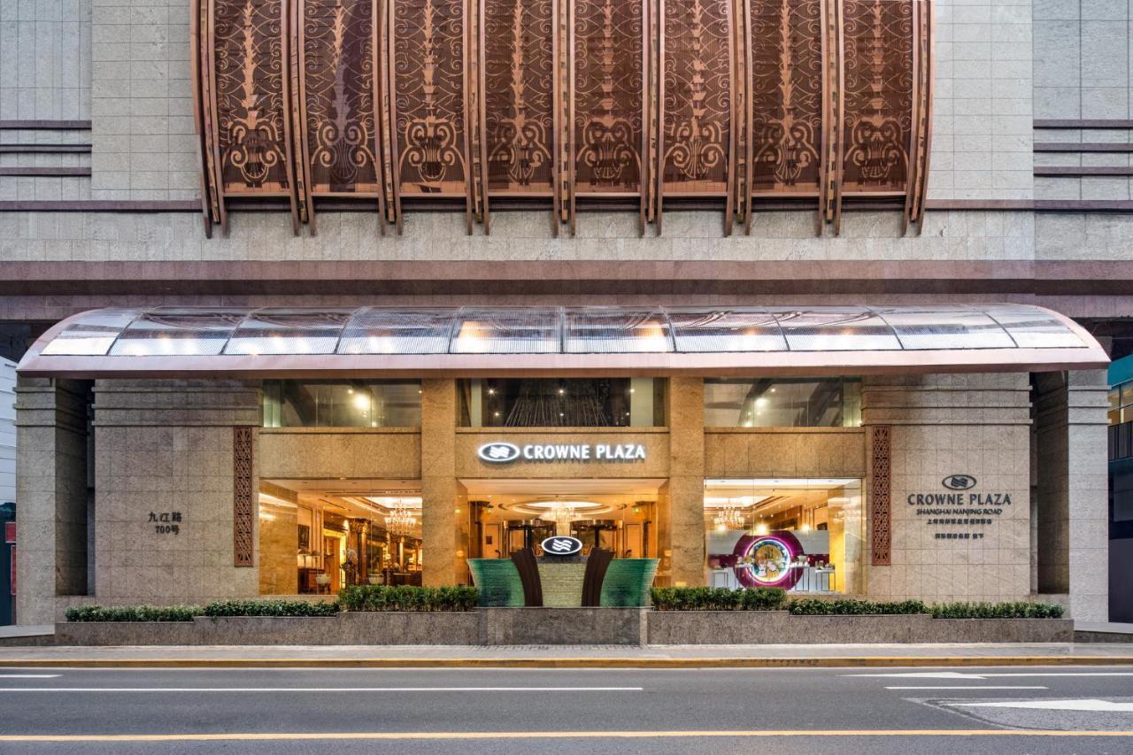 Crowne Plaza Shanghai Nanjing Road By Ihg Exterior foto The entrance of the hotel