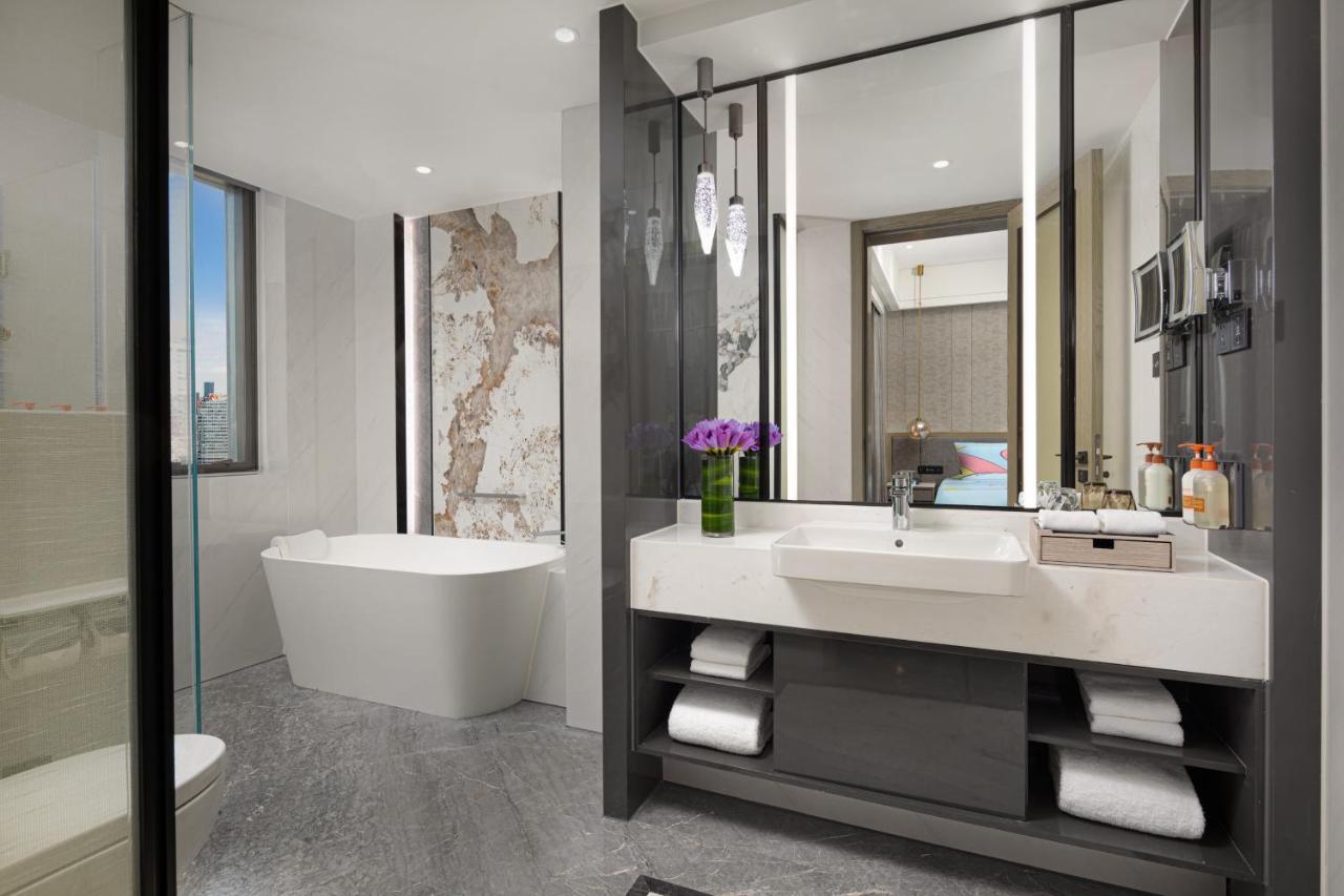 Crowne Plaza Shanghai Nanjing Road By Ihg Exterior foto Bathroom